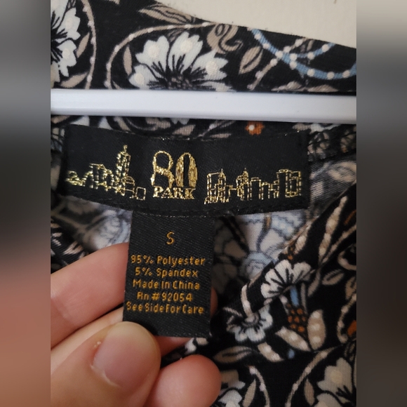 Patterned top - Picture 3 of 4